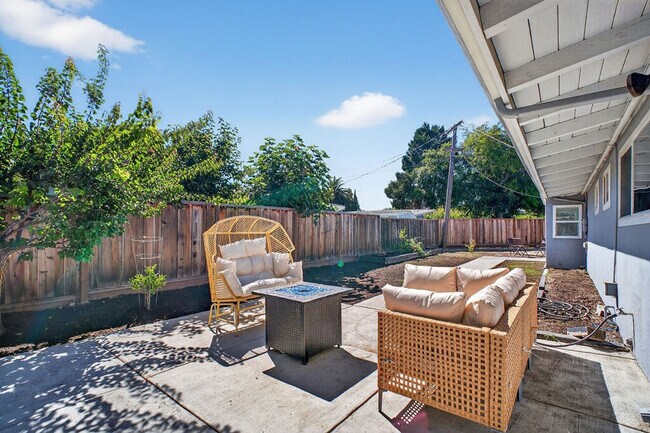 Building Photo - 1004 Airport Blvd