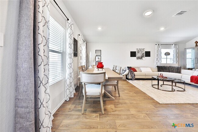 Building Photo - 801 Cinnamon Teal