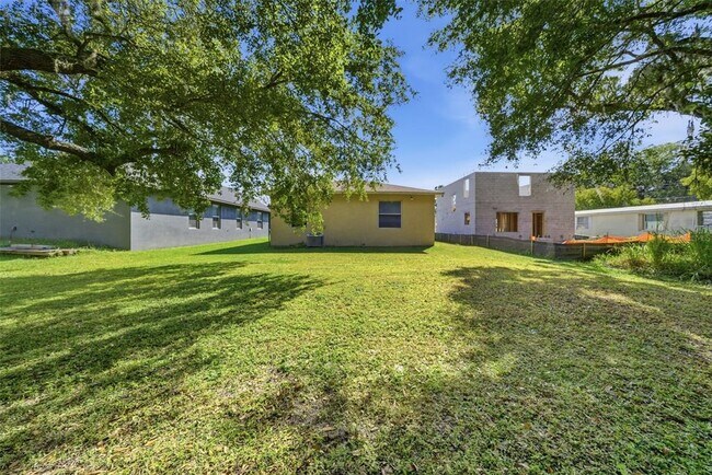 Building Photo - 1306 E Church St