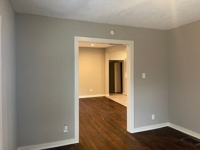 Building Photo - Huge 4 Bedroom house for rent !!!!!!