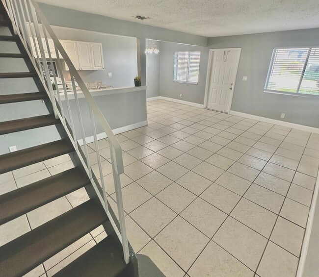 Building Photo - Now Leasing: 2-Bedroom Home with Garage & ...