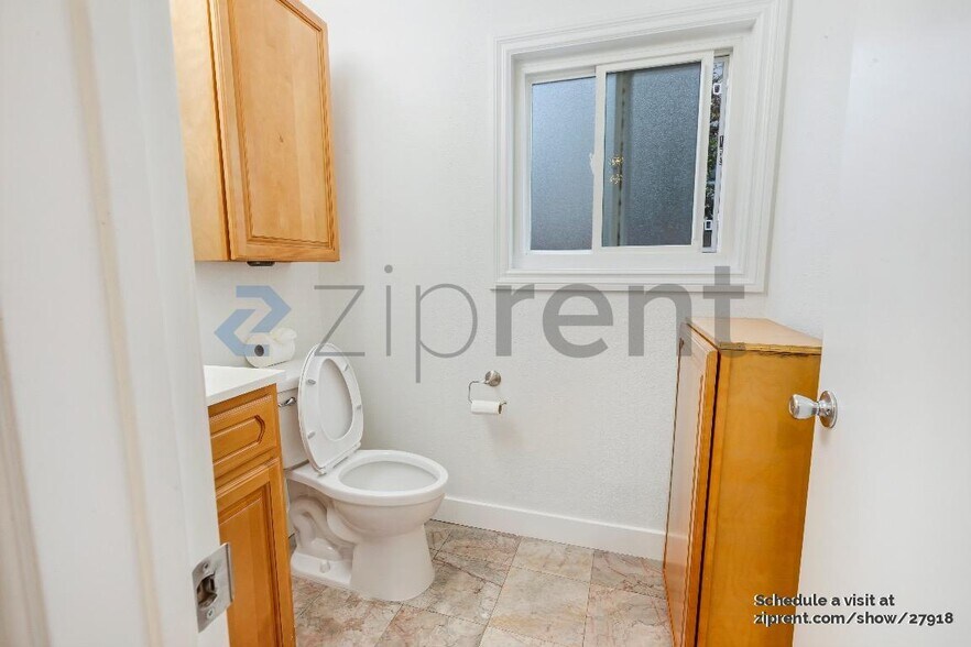 Building Photo - Unit