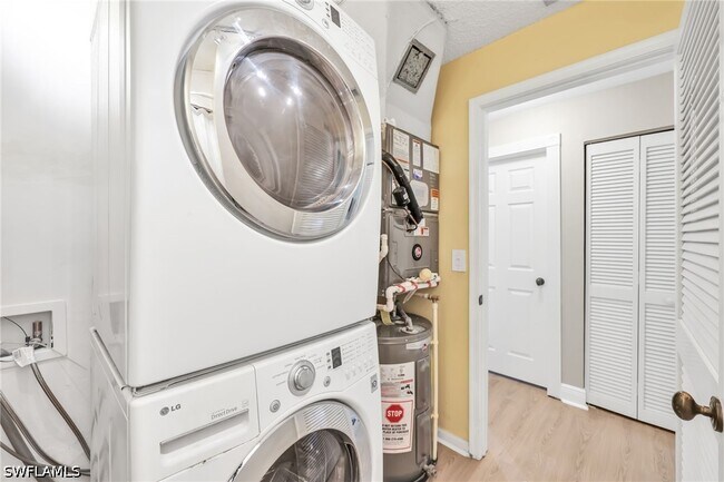 Building Photo - 5767 Deauville Cir