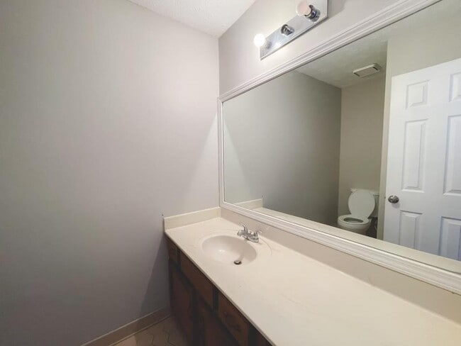Building Photo - 2021 Hunters Cove Dr