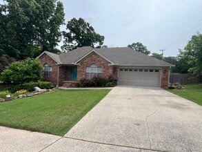 Building Photo - Beautiful 4 Bedroom 2 and a Half Bathroom in the Heart of Sherwood, AR