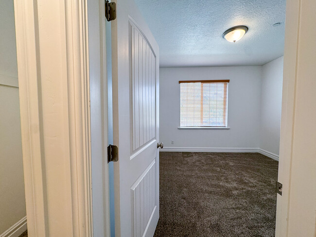 Building Photo - 248 S 550 W