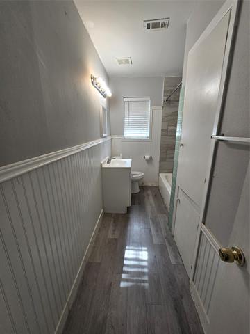 Building Photo - 427 Royal Crest Dr