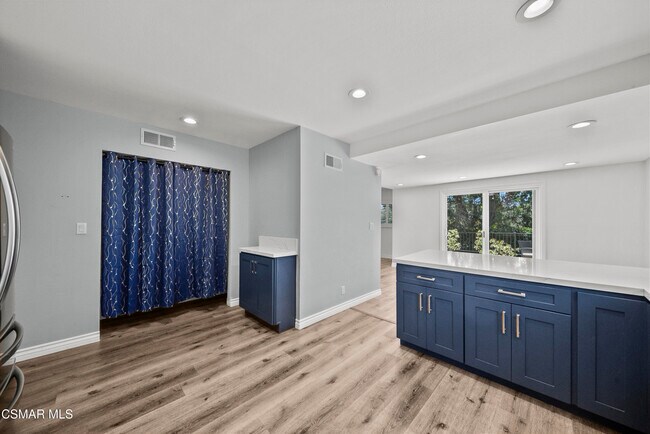 Building Photo - 736 Masterson Dr