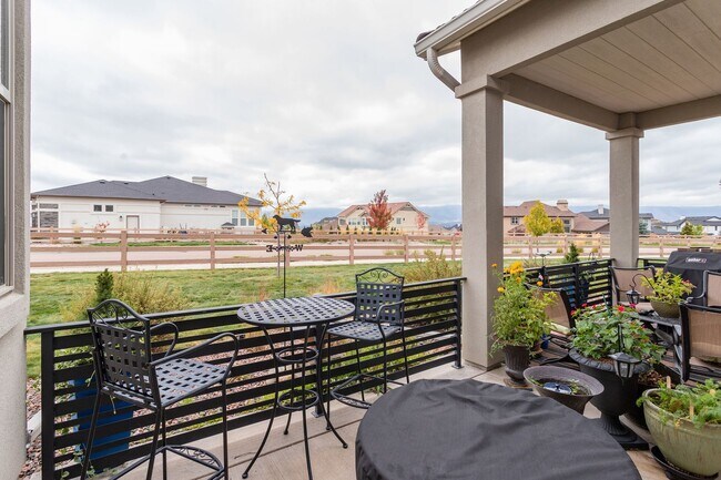 Building Photo - Stunning Flying Horse Patio Home with Stun...