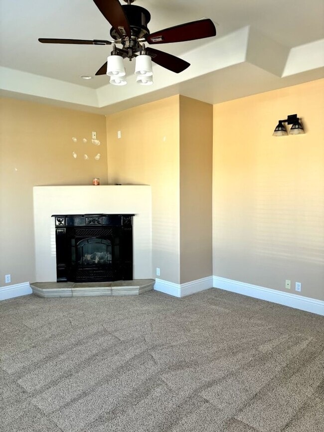 Building Photo - Coastal Living Awaits