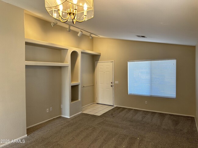 Building Photo - 3057 W Cat Balue Dr