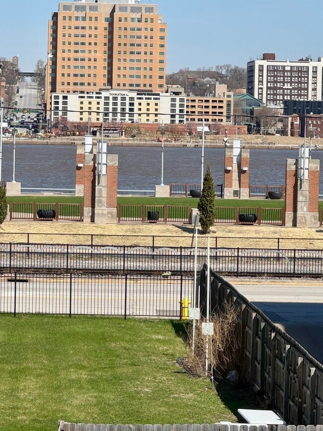 Building Photo - 1809 2nd Ave