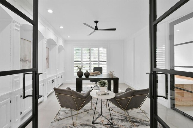 Building Photo - 35 Fernglen Dr