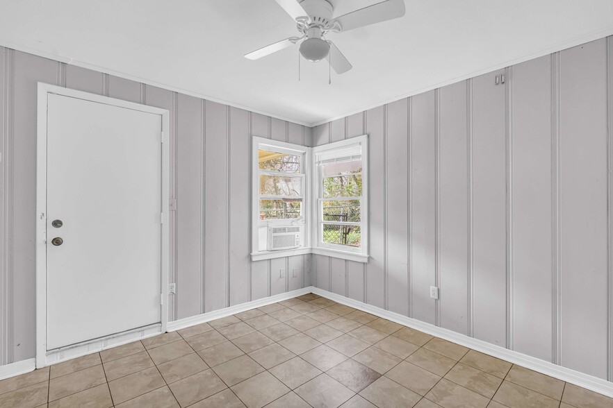 Building Photo - 303 Old West Point Rd