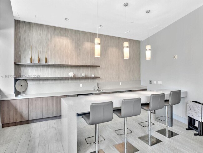 Building Photo - 3535 S Ocean Dr