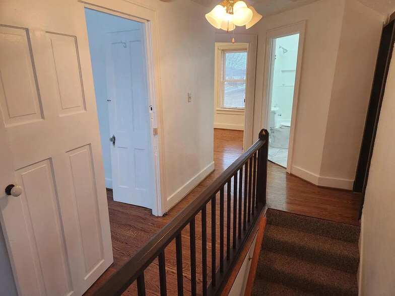 Upstairs 1 - 24408 60th Pl