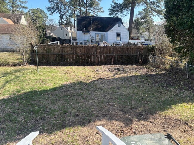 Building Photo - 4745 Lind St