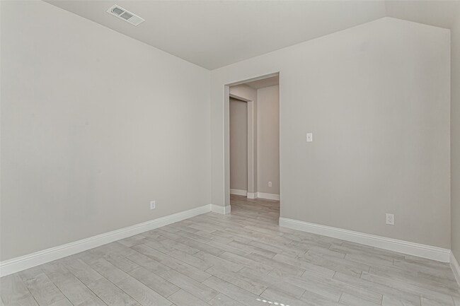 Building Photo - 1203 Rendyn St