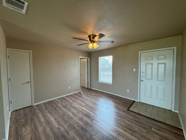 Building Photo - 5702 Greengate Dr