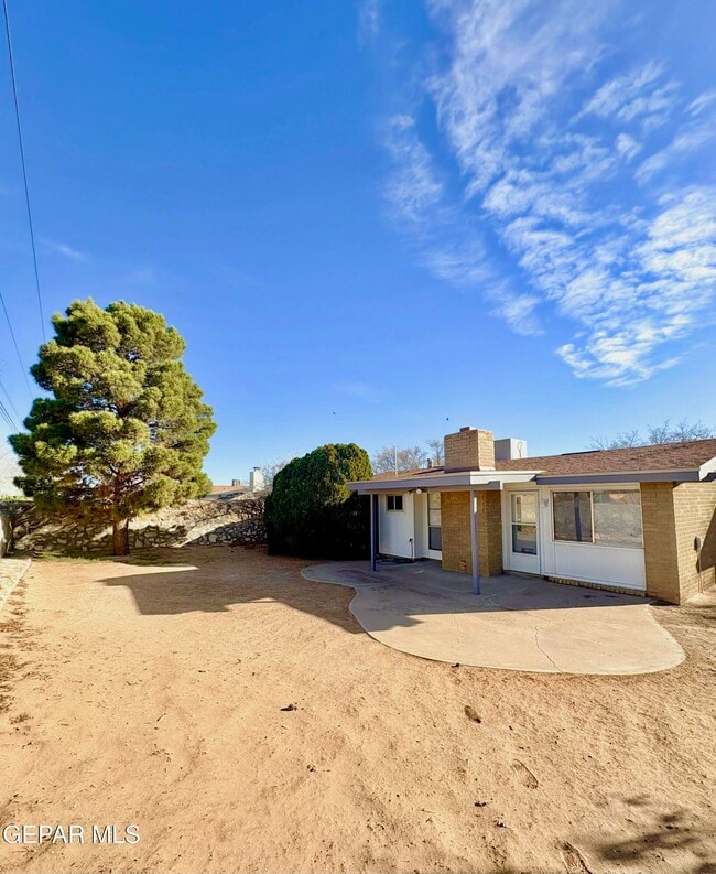 Building Photo - 3425 E Glen Dr