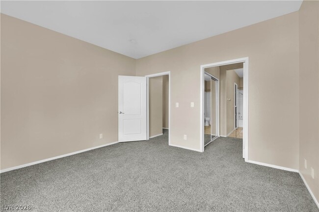 Building Photo - 1900 N Torrey Pines Dr