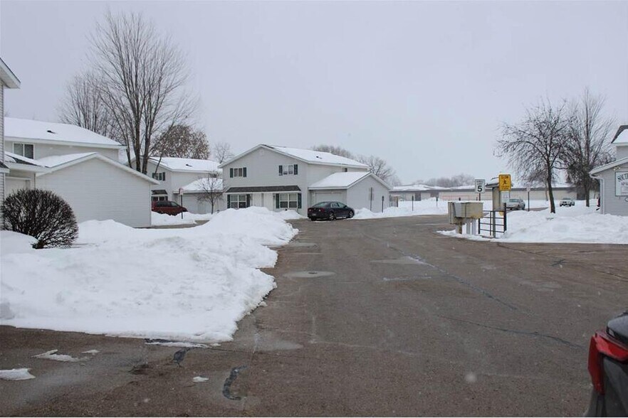 Building Photo - 1135 W South Park Ave