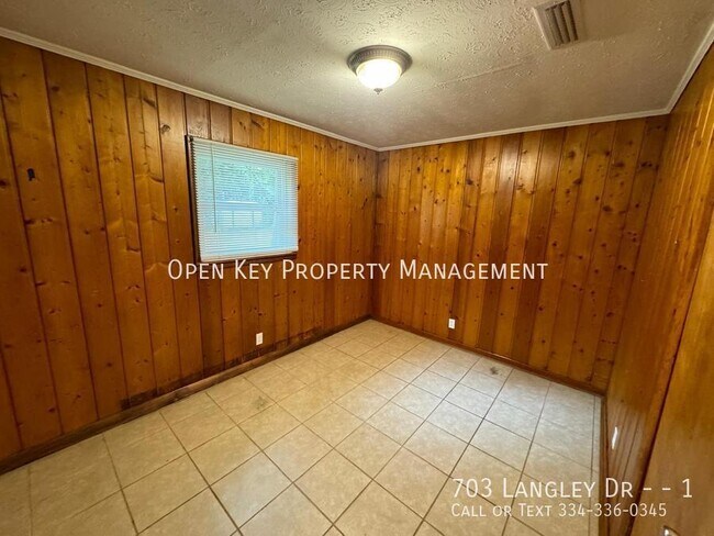 Building Photo - 703 Langley Dr