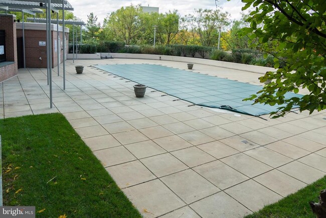 Building Photo - 3101 N Hampton Dr