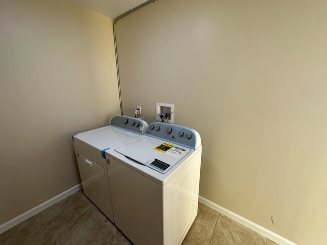 Building Photo - 678 N Shaffer St