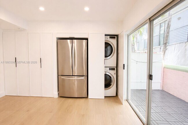 Building Photo - 937 Michigan Ave