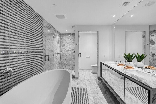 Building Photo - 788 NE 23rd St