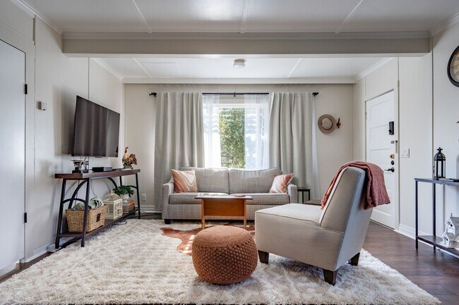 Building Photo - 273 W Carmel Valley Rd