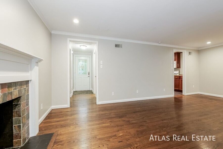Building Photo - 3902 W 72nd Terrace