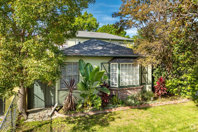 Building Photo - 5025 Cahuenga Blvd