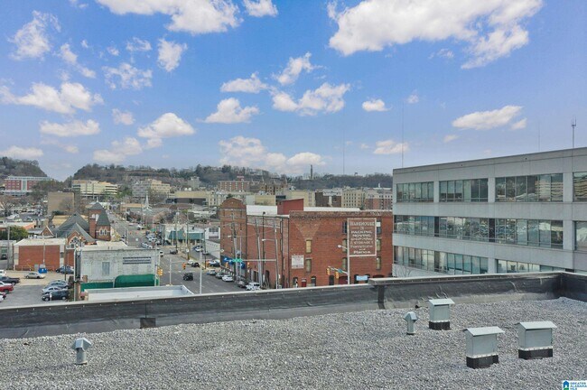 Building Photo - 2201 5th Ave S