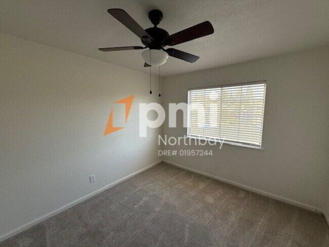 Building Photo - 893 Deerfield Pl