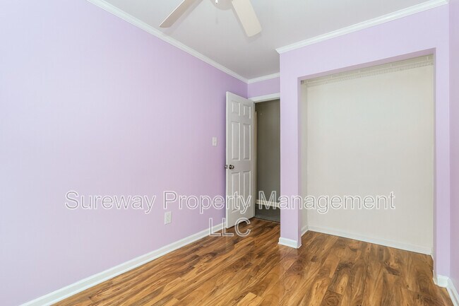 Building Photo - 32 Oakwood Pl