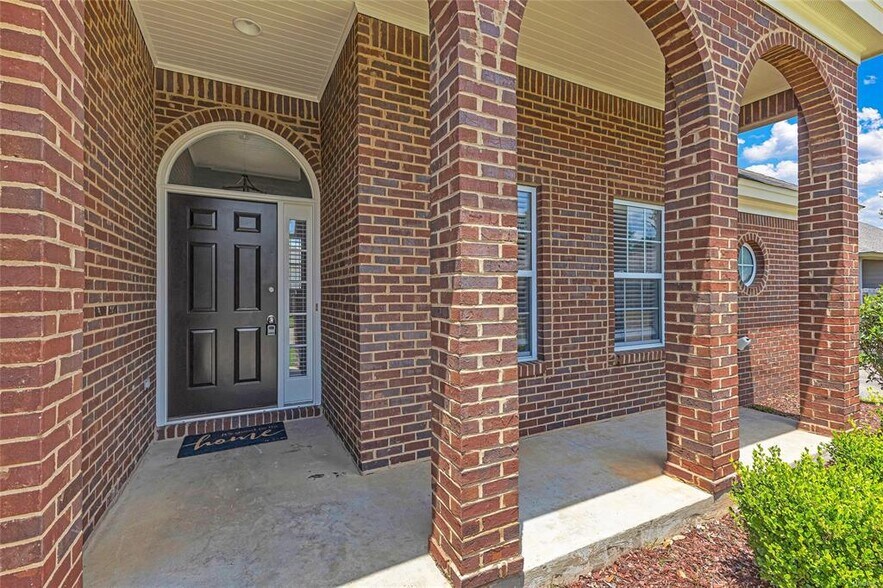 Building Photo - 3925 Claiborne Cir