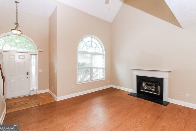 Building Photo - 4560 Ferncrest Pl