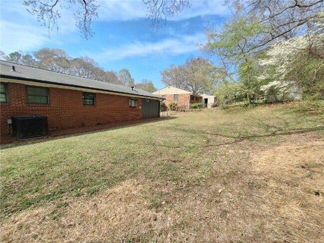 Building Photo - 5370 Longmeadow Ln