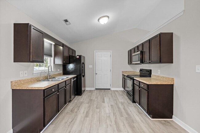 Building Photo - Woodbury Farms