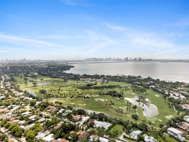 Building Photo - 5900 Collins Ave