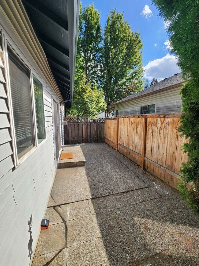 Building Photo - Super Cute 3+ Bd 2ba Ranch Style Home With...