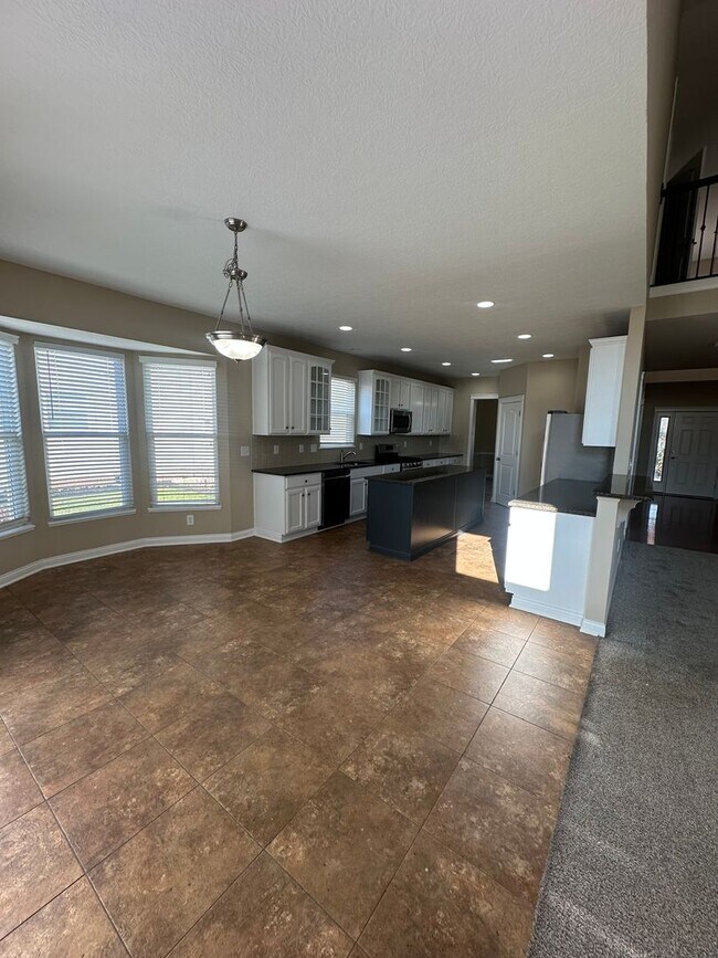 Building Photo - Lakes of Worthington