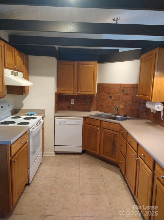 Building Photo - 335 Heather Ct