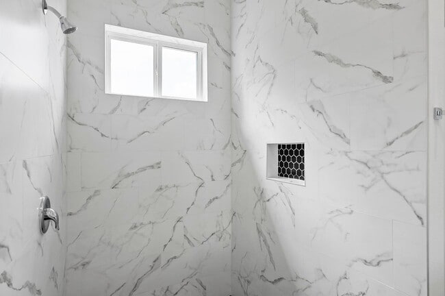 Building Photo - 31 Louvet Ln