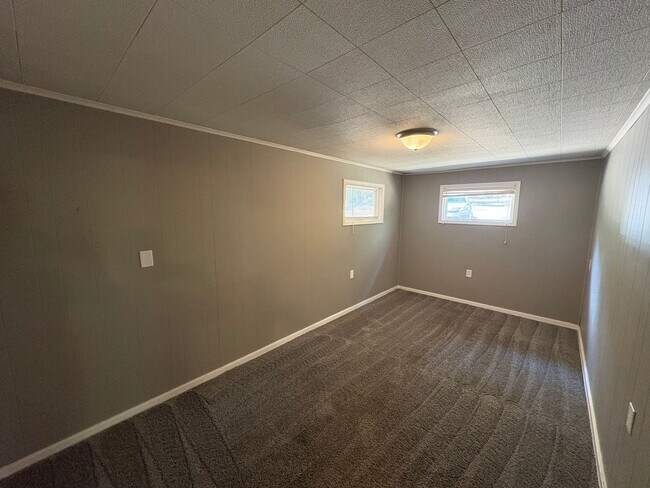 Building Photo - 1403 40th E Wy