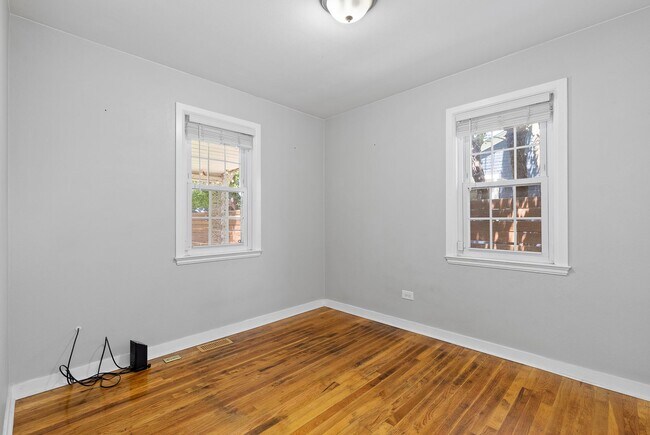 Building Photo - Recently Updated Home in Prime Sunnyside N...