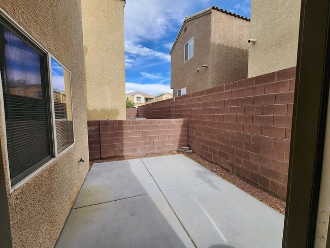 Building Photo - Southwest Beauty