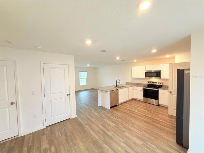 Building Photo - 733 James Ct